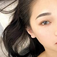 Saly彩妝造型.霧眉美容室